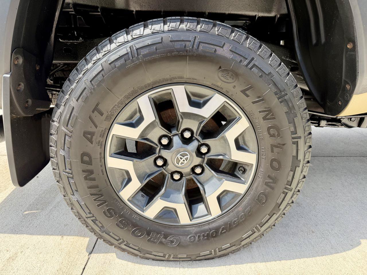 Used 2016 Toyota Tacoma TRD Off-Road w/ Premium & Technology Package AWD/4WD image 36
