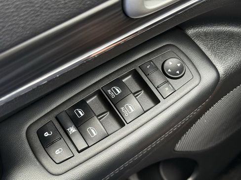 Used 2021 Jeep Grand Cherokee Limited image 18