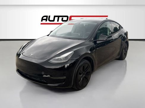 Used 2025 Tesla Model Y Long Range RWD image 3