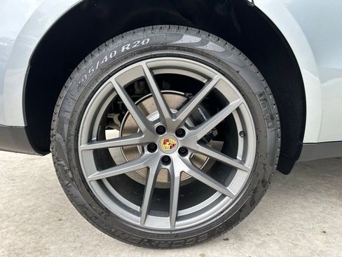 Certified 2025 Porsche Macan image 39