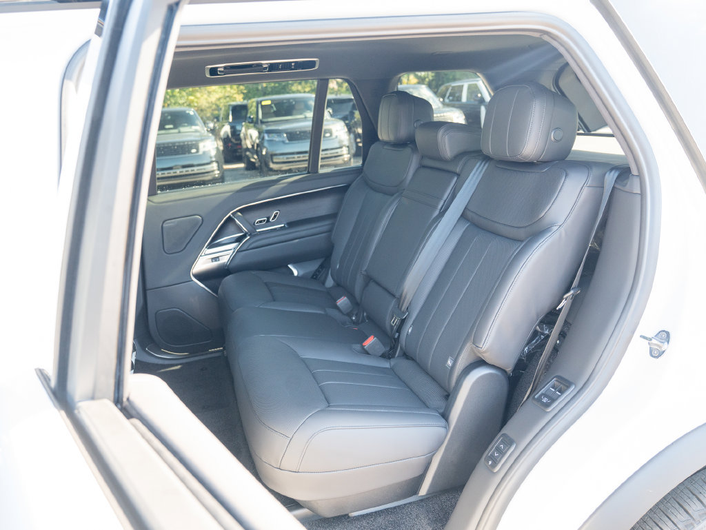 New 2027 Land Rover Range Rover Long Wheelbase SE AWD/4WD image 22