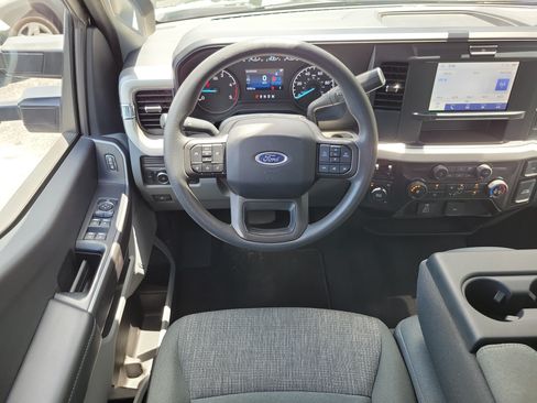 Used 2025 Ford F350 4x4 Crew Cab DRW Super Duty image 22