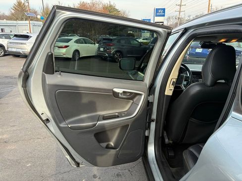 Used 2011 Volvo XC60 3.2 image 41