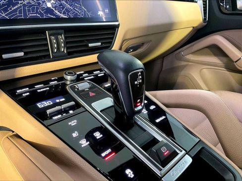 Certified 2022 Porsche Cayenne AWD/4WD image 17