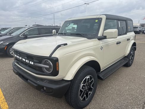 New 2026 Ford Bronco Outer Banks image 2