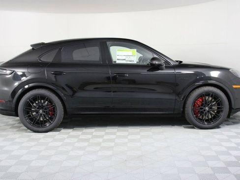 New 2026 Porsche Cayenne Turbo image 8