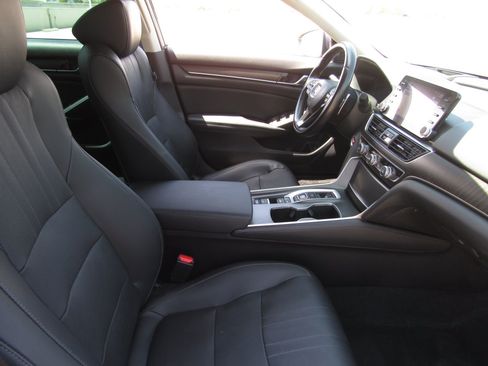 Used 2021 Honda Accord Touring image 9