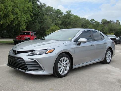 Used 2024 Toyota Camry LE image 3