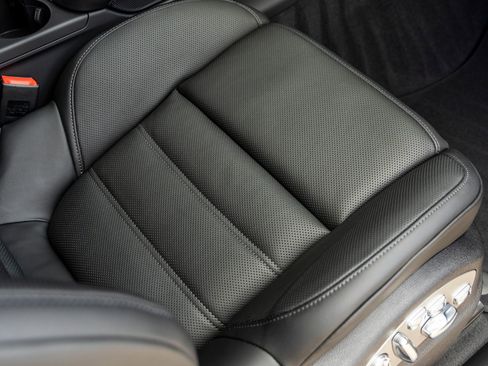 Certified 2026 Porsche Macan AWD/4WD image 39