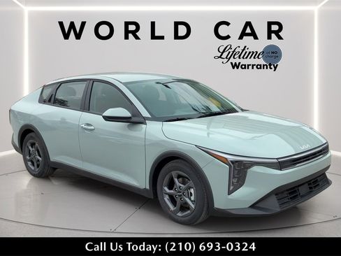 New 2025 Kia K4 LXS image 1