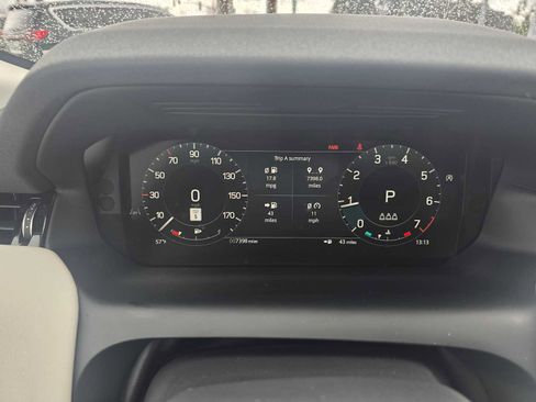 Used 2025 Land Rover Discovery Sport S image 28