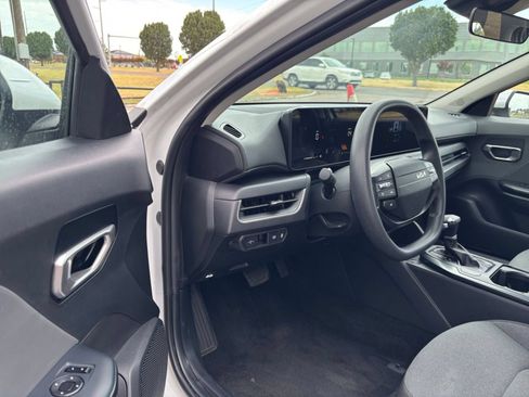 Used 2025 Kia K4 FWD image 32