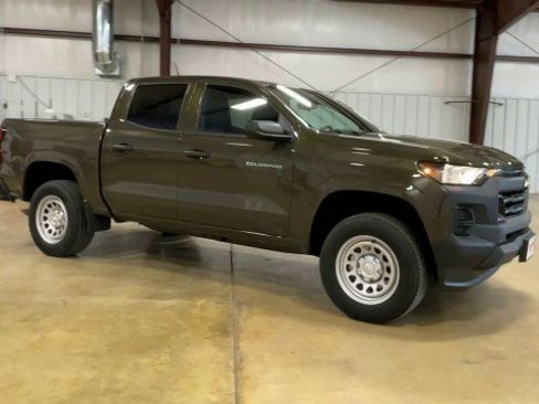 Used 2024 Chevrolet Colorado W/T image 2