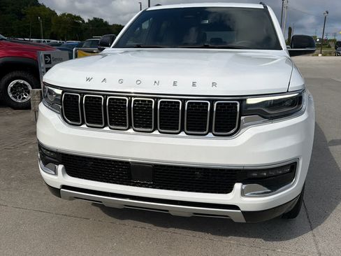 Used 2024 Jeep Wagoneer L Series II w/ Flexible Seating Group AWD/4WD image 3
