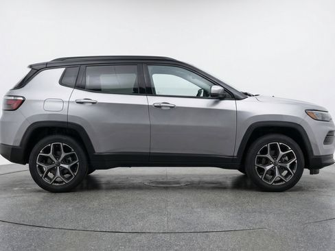 Used 2025 Jeep Compass Limited AWD/4WD image 11