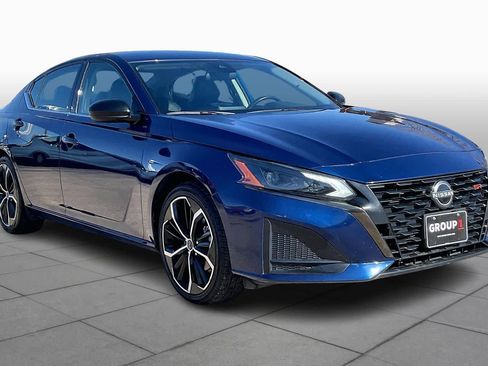 Used 2024 Nissan Altima 2.5 SR image 2