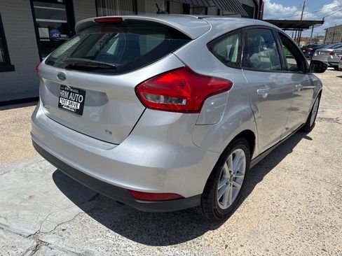 Used 2015 Ford Focus SE FWD image 4