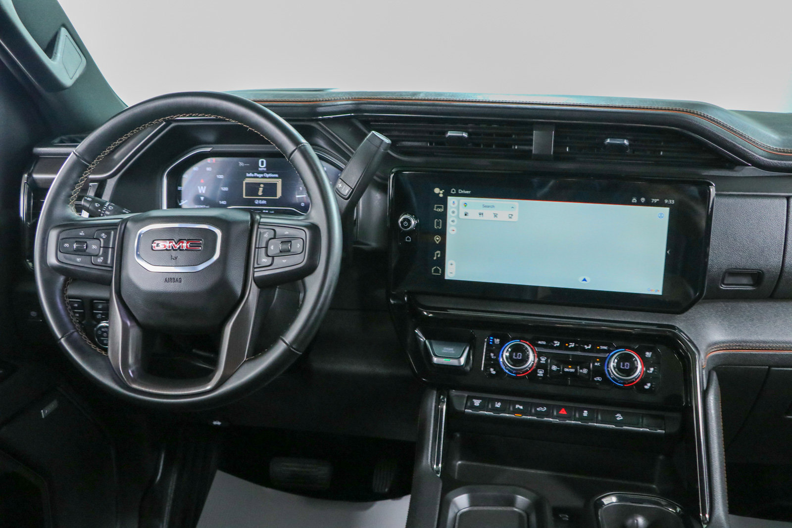 Used 2024 GMC Sierra 2500 AT4 w/ AT4 Premium Plus Package AWD/4WD image 18