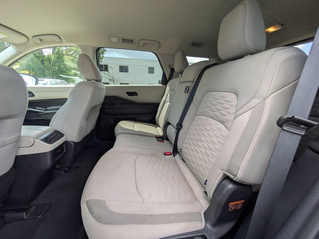 Used 2025 Nissan Pathfinder SV AWD/4WD image 14