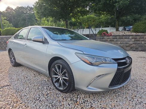Used 2015 Toyota Camry XSE FWD image 1