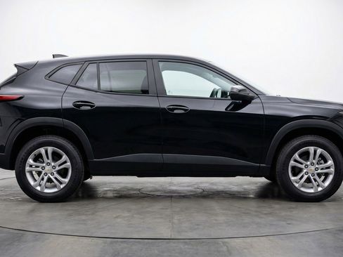 Used 2025 Chevrolet Equinox LT image 11