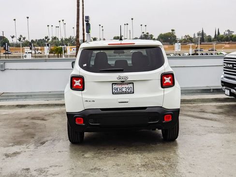 Used 2023 Jeep Renegade Latitude AWD/4WD image 8