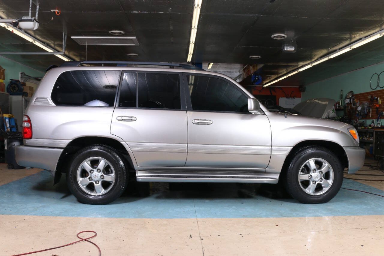 Used 2004 Toyota Land Cruiser AWD/4WD image 2