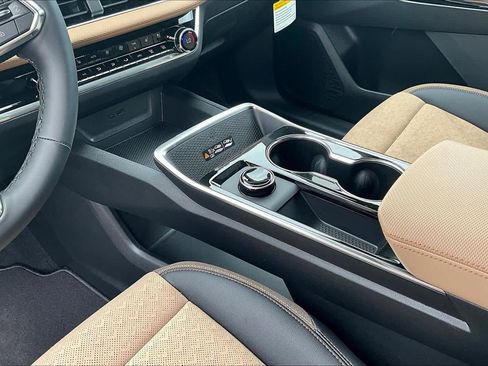 New 2026 Chevrolet Equinox ACTIV w/ Convenience Package III FWD image 8