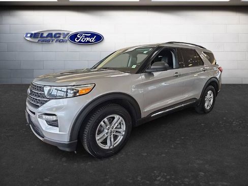 Used 2023 Ford Explorer XLT w/ Equipment Group 202A AWD/4WD image 2