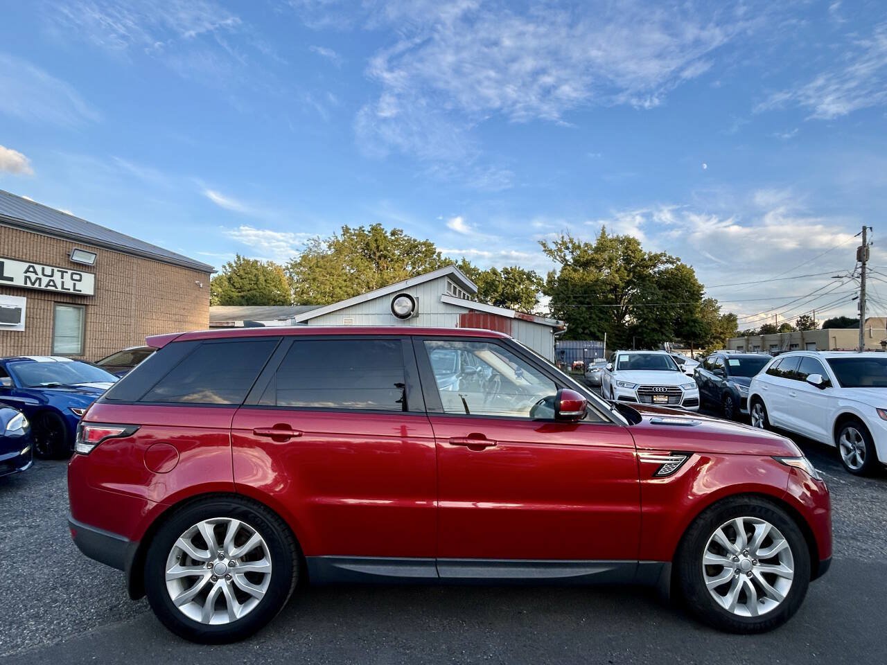 Used 2017 Land Rover Range Rover Sport HSE AWD/4WD image 2