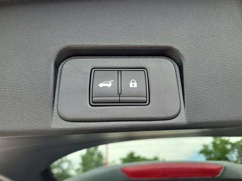 Certified 2026 Nissan Rogue SV FWD image 9