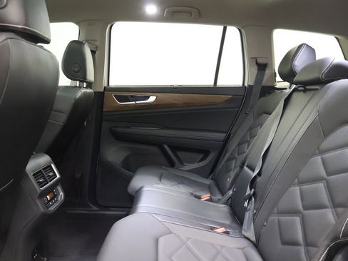 Used 2024 Volkswagen Atlas SE w/ Panoramic Sunroof Package image 27