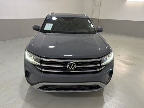 Certified 2021 Volkswagen Atlas Cross Sport SE w/ Panoramic Sunroof Package AWD/4WD image 3