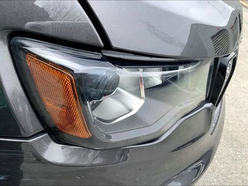 Used 2019 Jeep Grand Cherokee Altitude image 17