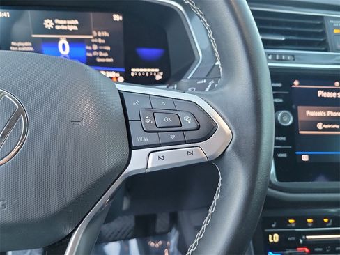 Certified 2022 Volkswagen Tiguan SE image 19