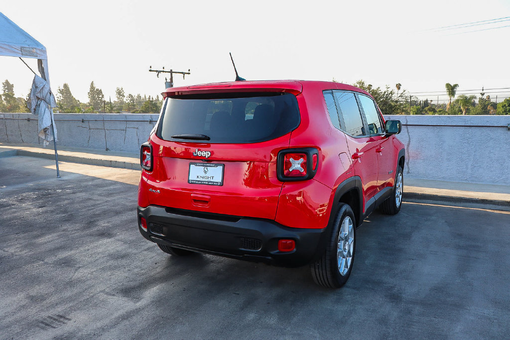 Used 2023 Jeep Renegade Latitude AWD/4WD image 9