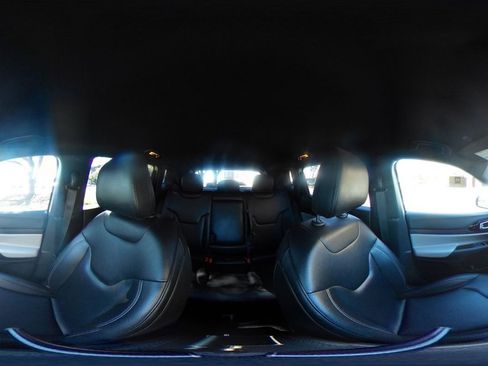 Used 2025 Jeep Compass Limited image 37