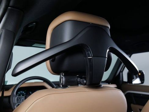 New 2026 Land Rover Defender 130 X-Dynamic SE image 21