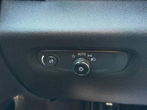 Used 2021 Chevrolet Traverse LS image 30