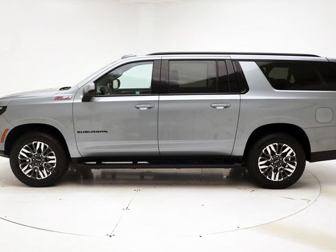 Used 2025 Chevrolet Suburban Z71 AWD/4WD image 6