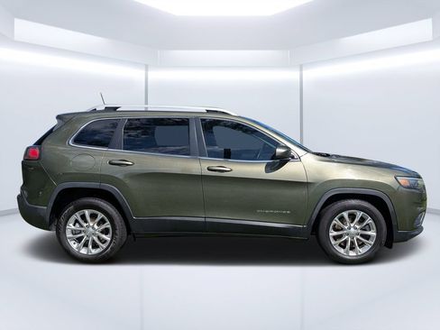 Used 2019 Jeep Cherokee Latitude w/ Popular Appearance Group FWD image 2