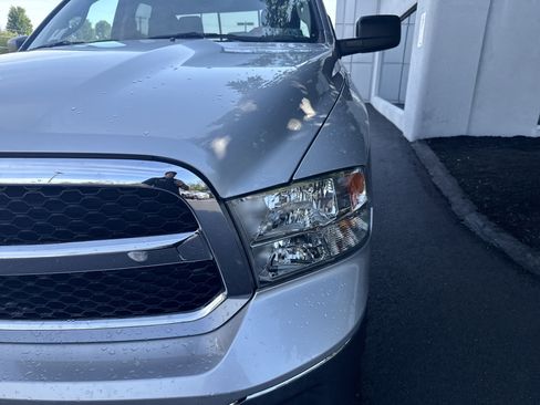 Used 2017 RAM 1500 Classic SLT AWD/4WD image 10