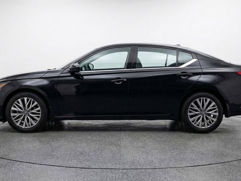 Used 2025 Nissan Altima 2.5 SV FWD image 5