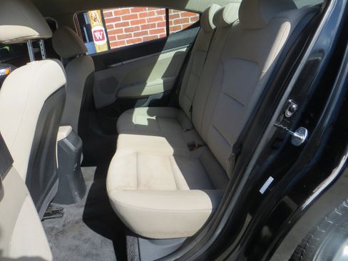 Used 2018 Hyundai Elantra SE image 19