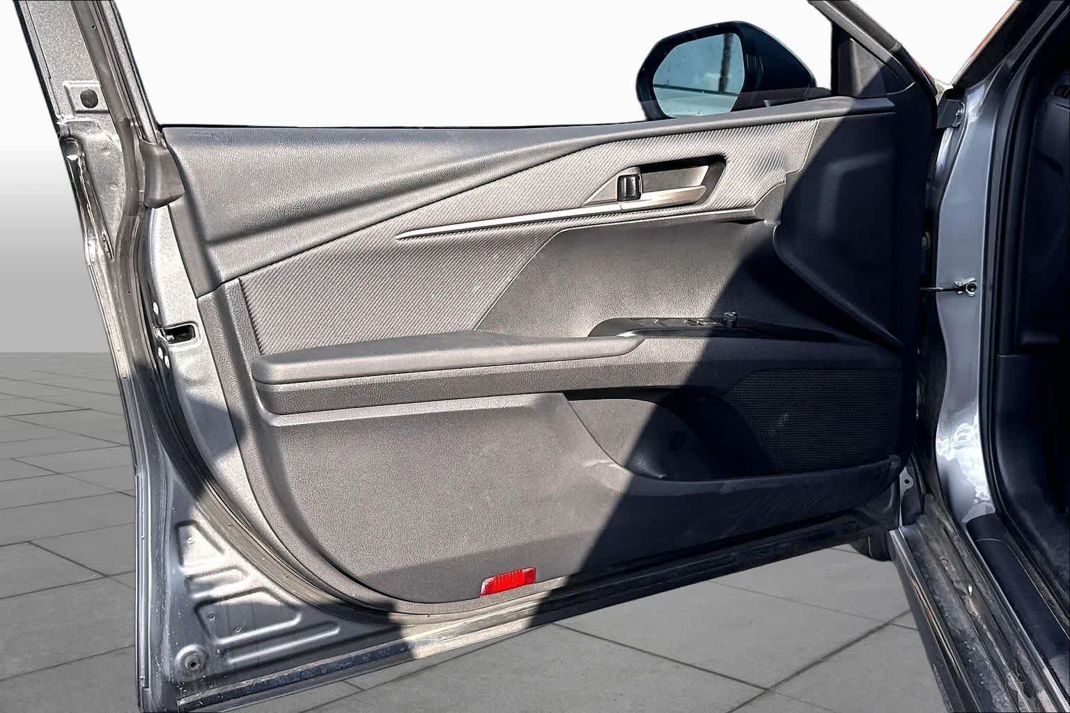 Used 2025 Toyota Camry SE FWD image 21
