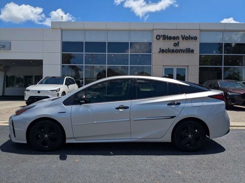 Used 2022 Toyota Prius FWD image 3