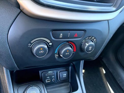 Used 2016 Jeep Cherokee Sport AWD/4WD image 31