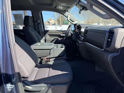 Used 2022 Chevrolet Silverado 1500 LT w/ Z71 Off-Road Package image 11