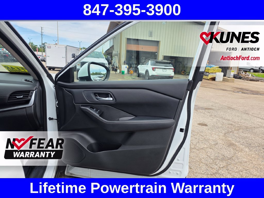 Used 2025 Nissan Rogue SV FWD image 38