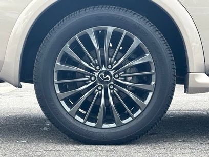 Used 2024 INFINITI QX80 Sensory